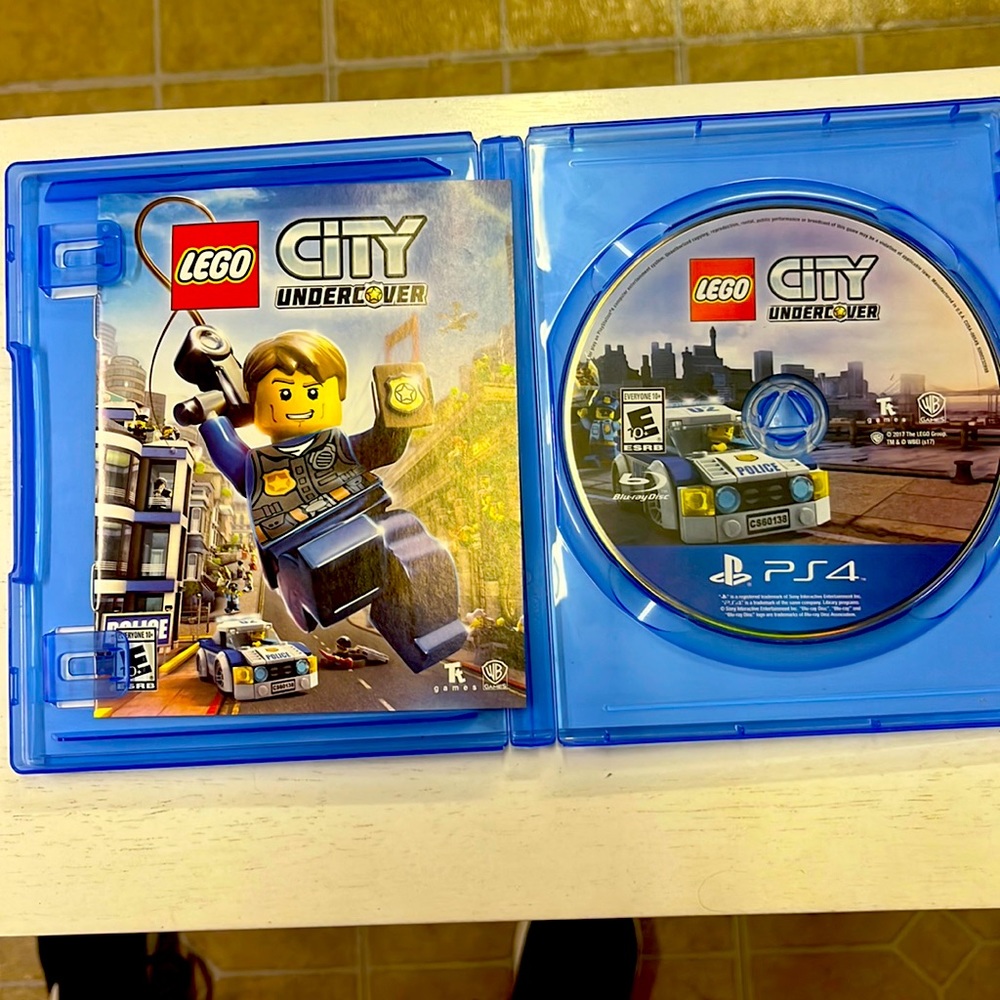 PlayStation 4 City Undercover Game